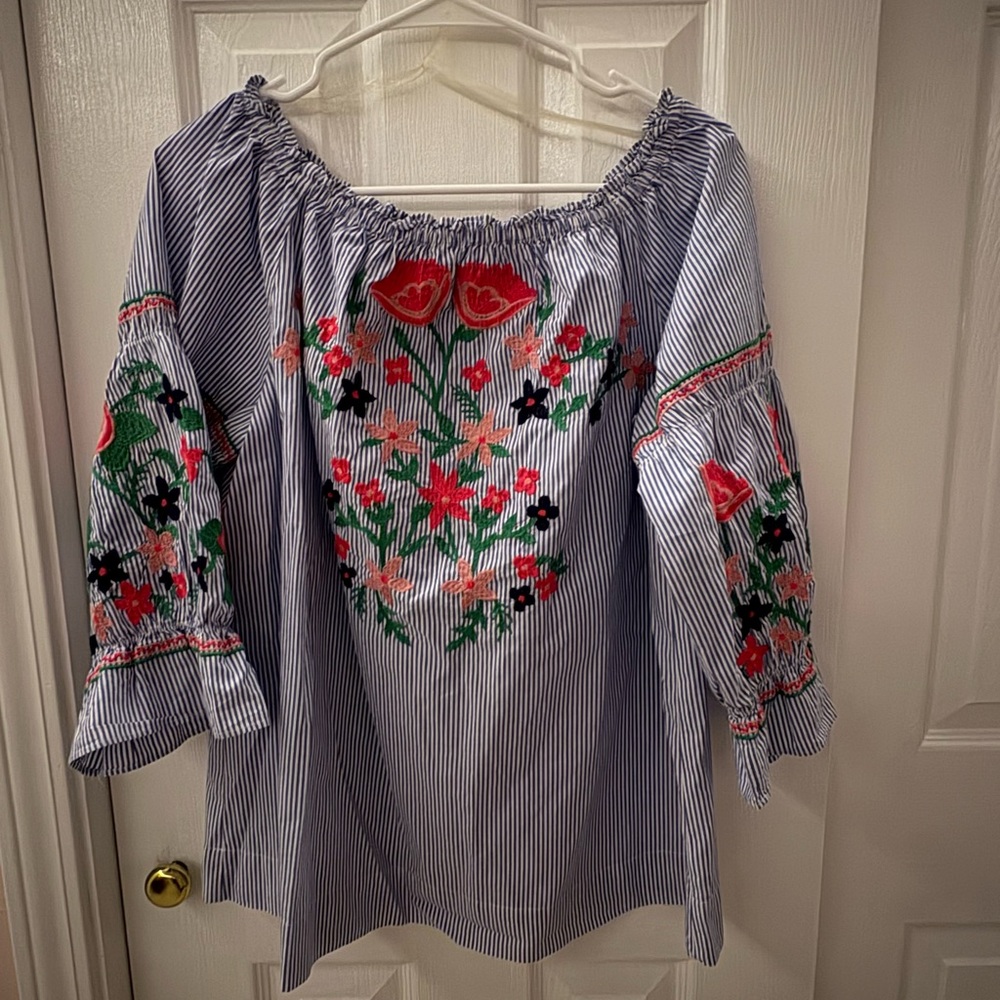 Crown & Ivy Gray and Red Embroidered 3/4 Sleeve Blouse